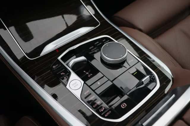 BMW X5 (2025) thumbnail 18