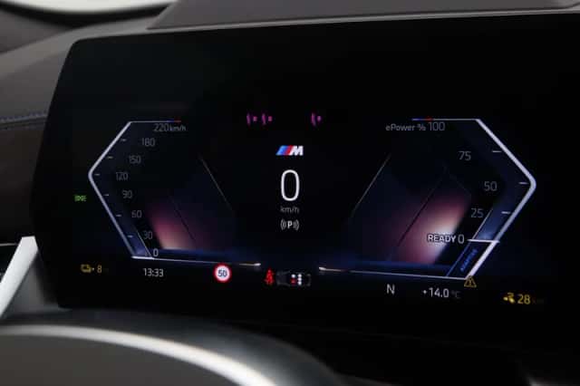 BMW iX2 (2025) thumbnail 2