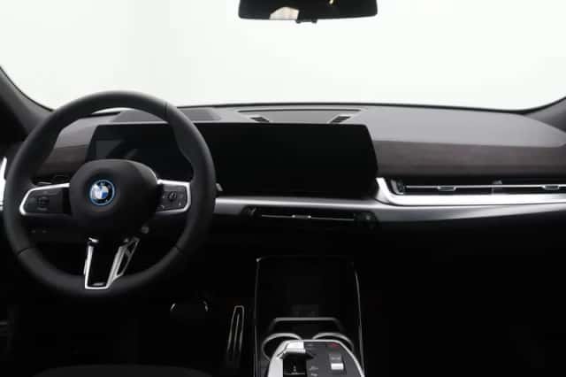 BMW iX2 (2025) thumbnail 11