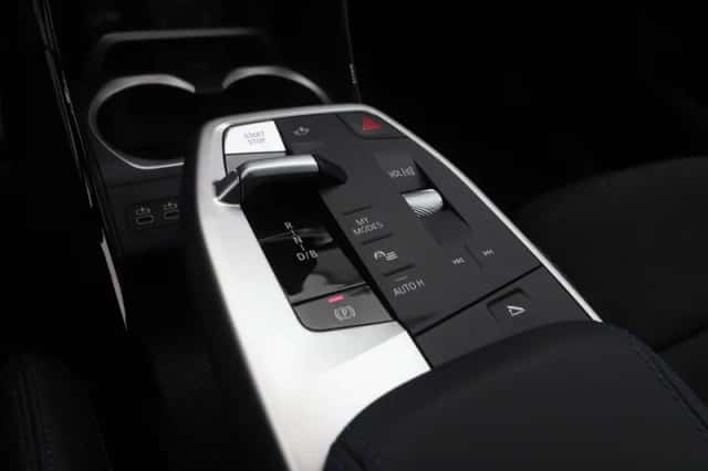 BMW iX2 (2025) thumbnail 15
