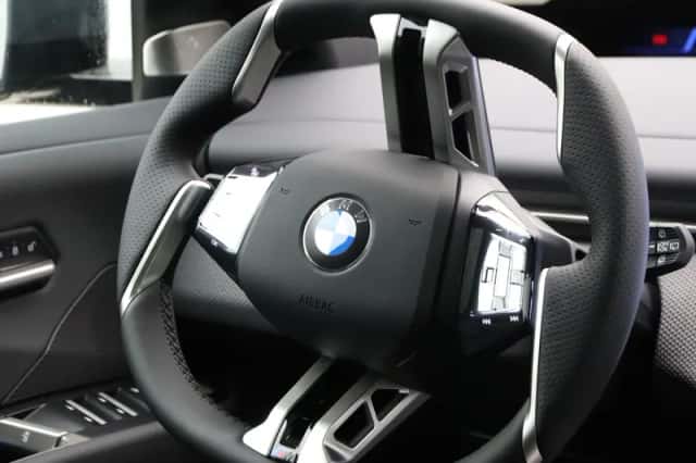 BMW iX3 (2026) thumbnail 2