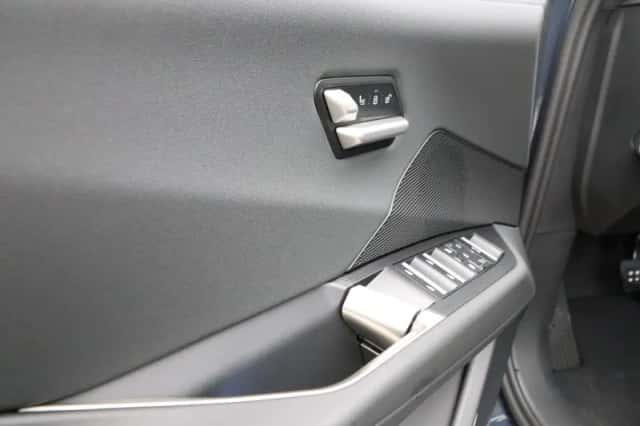BMW iX3 (2026) thumbnail 16