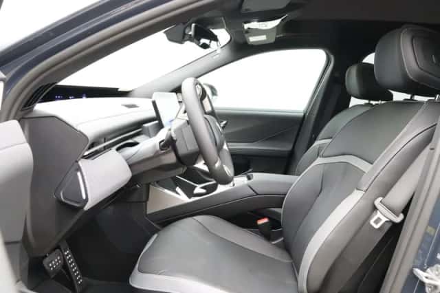 BMW iX3 (2026) thumbnail 5