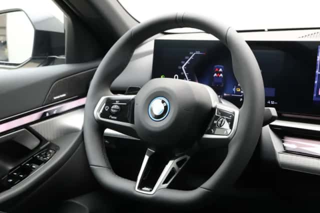 BMW i5 (2025) thumbnail 2