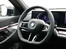 BMW i5 (2025) thumbnail 2