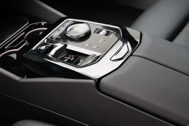BMW i5 (2025) thumbnail 18
