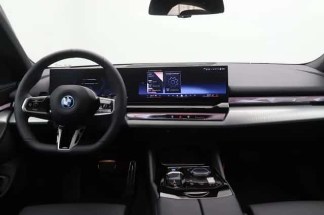 BMW i5 (2025) thumbnail 30