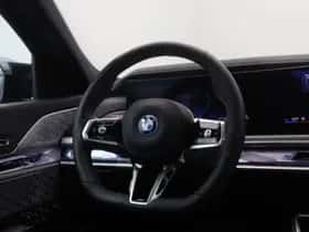 BMW i7 (2025) thumbnail 2