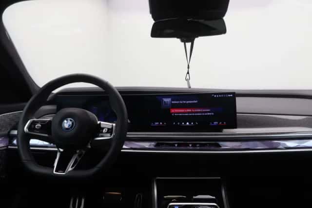 BMW i7 (2025) thumbnail 12