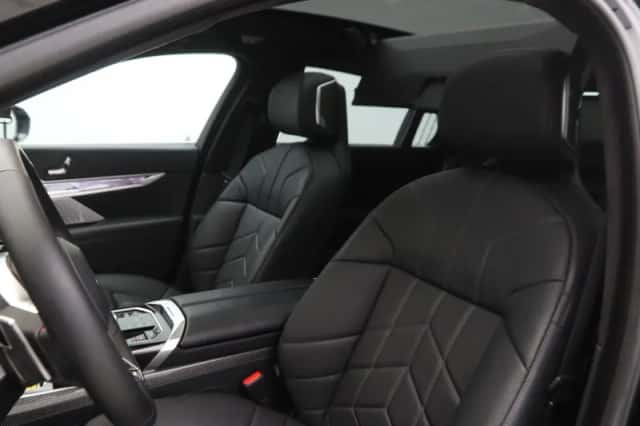 BMW i7 (2025) thumbnail 4
