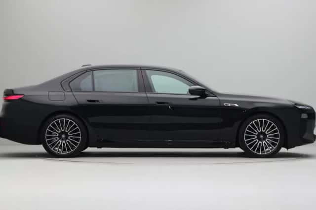 BMW i7 (2025) thumbnail 7