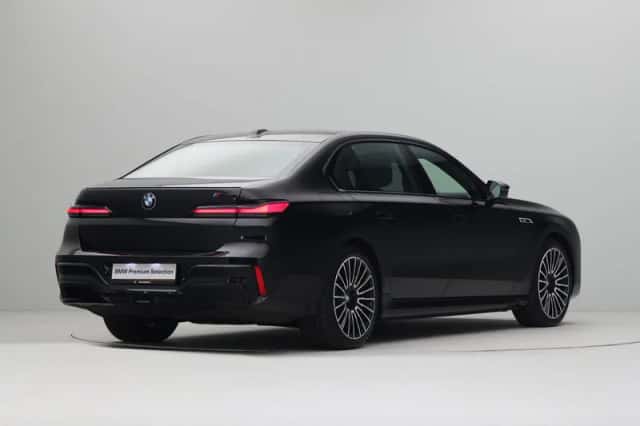 BMW i7 (2025) thumbnail 8