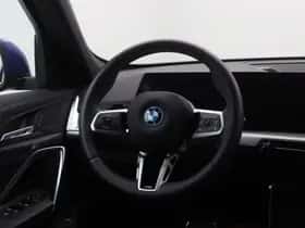 BMW iX1 (2025) thumbnail 2