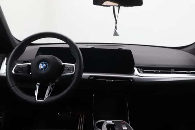 BMW iX1 (2025) thumbnail 12