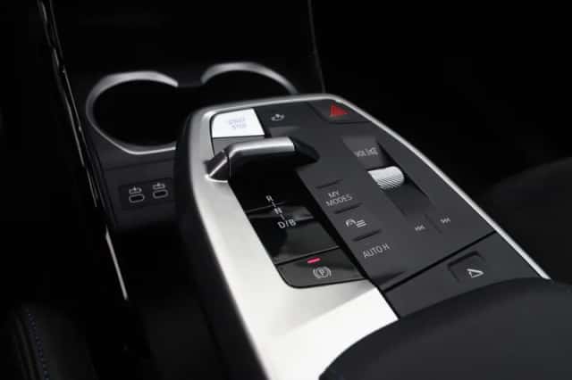 BMW iX1 (2025) thumbnail 16