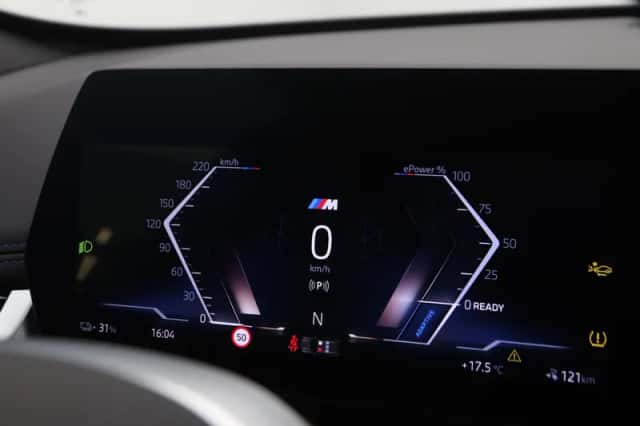 BMW iX1 (2025) thumbnail 3