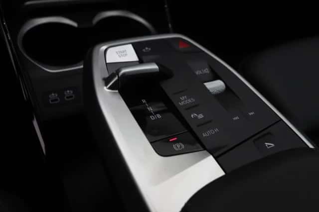 BMW iX1 (2025) thumbnail 16