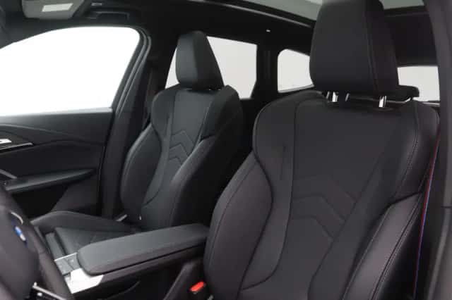 BMW iX1 (2025) thumbnail 4
