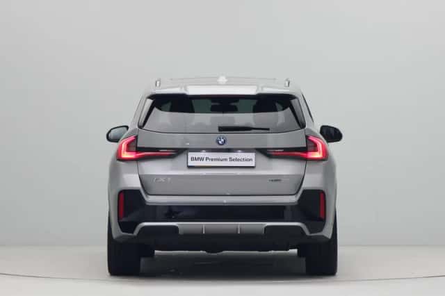 BMW iX1 (2025) thumbnail 9