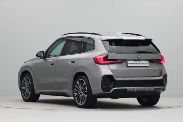 BMW iX1 (2025) thumbnail 10