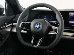 BMW i5 (2025) thumbnail 2