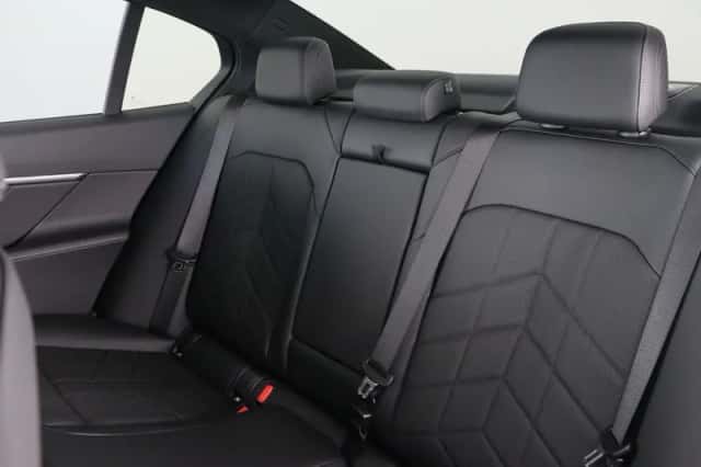 BMW i5 (2025) thumbnail 16