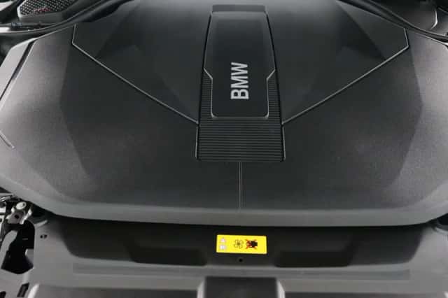 BMW i5 (2025) thumbnail 4