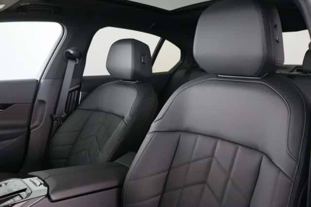 BMW i5 (2025) thumbnail 5