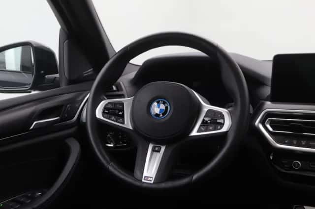 BMW iX3 (2023) thumbnail 2