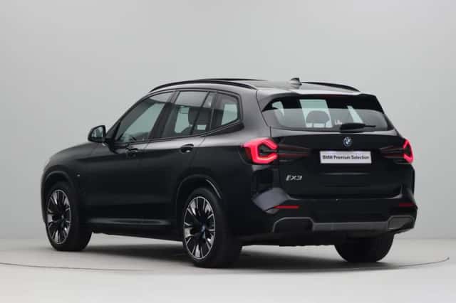 BMW iX3 (2023) thumbnail 10