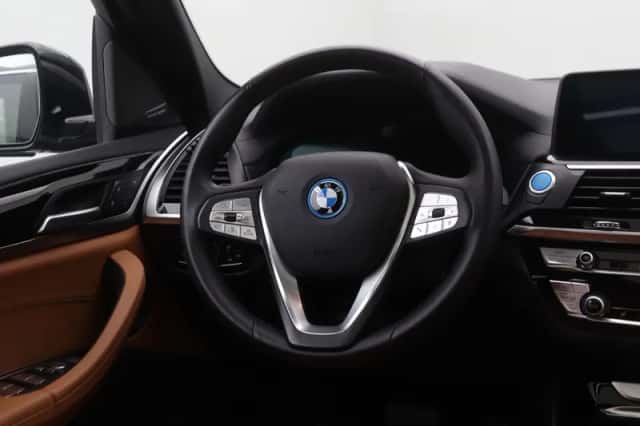 BMW iX3 (2021) thumbnail 2