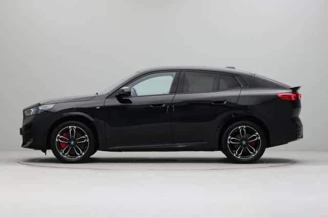 BMW iX2 (2025) thumbnail 11