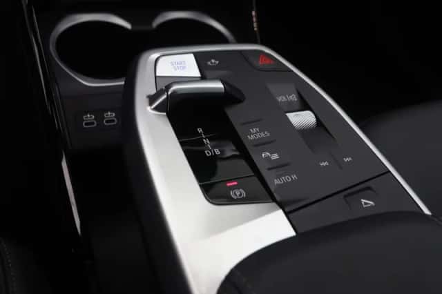 BMW iX2 (2025) thumbnail 16