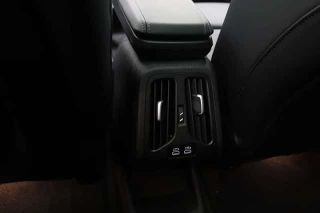 BMW iX2 (2025) thumbnail 18