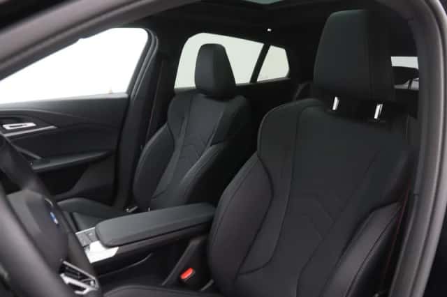 BMW iX2 (2025) thumbnail 4