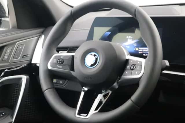BMW iX2 (2026) thumbnail 2