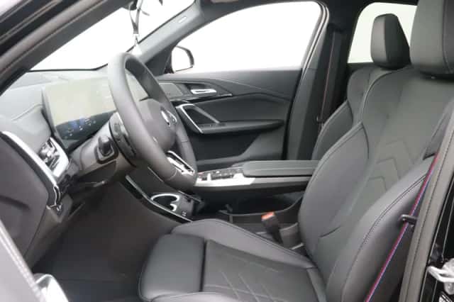 BMW iX2 (2026) thumbnail 5