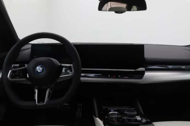 BMW i5 (2024) thumbnail 12