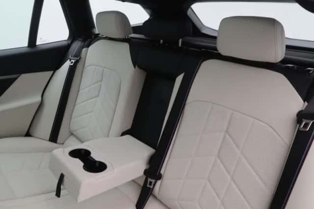 BMW i5 (2024) thumbnail 15