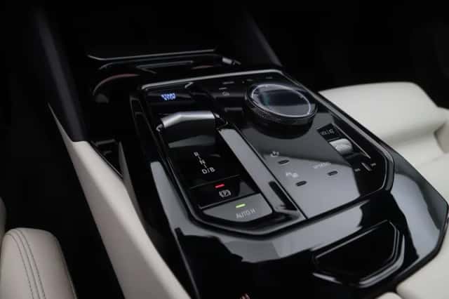BMW i5 (2024) thumbnail 16