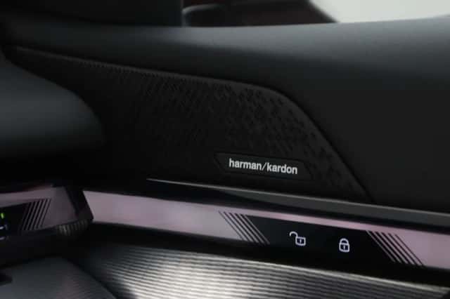 BMW i5 (2024) thumbnail 17