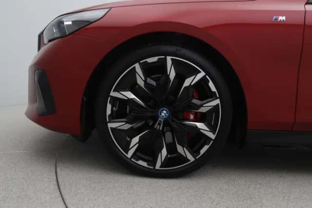 BMW i5 (2024) thumbnail 18