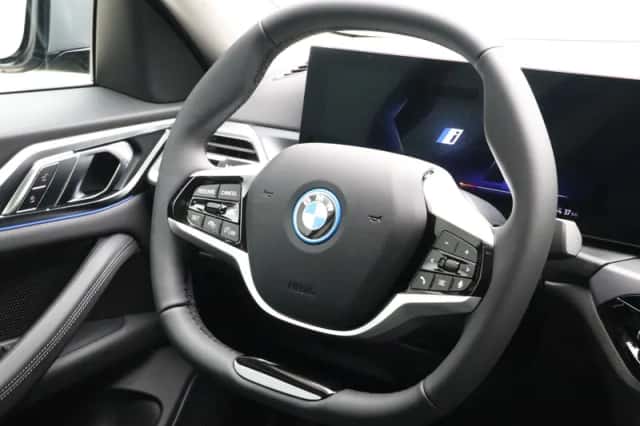 BMW i4 (2026) thumbnail 2
