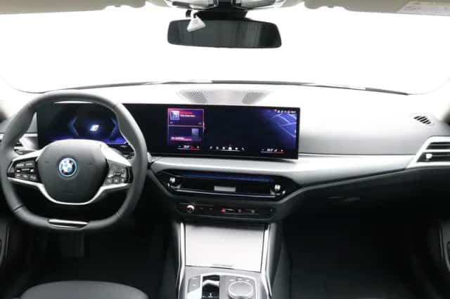 BMW i4 (2026) thumbnail 13