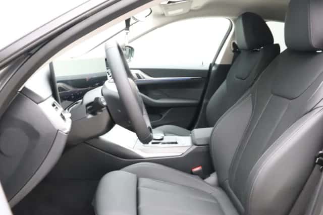 BMW i4 (2026) thumbnail 5