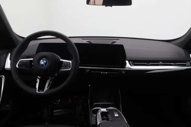 BMW iX1 (2026) thumbnail 13