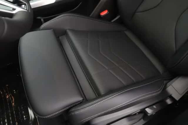 BMW iX1 (2026) thumbnail 15