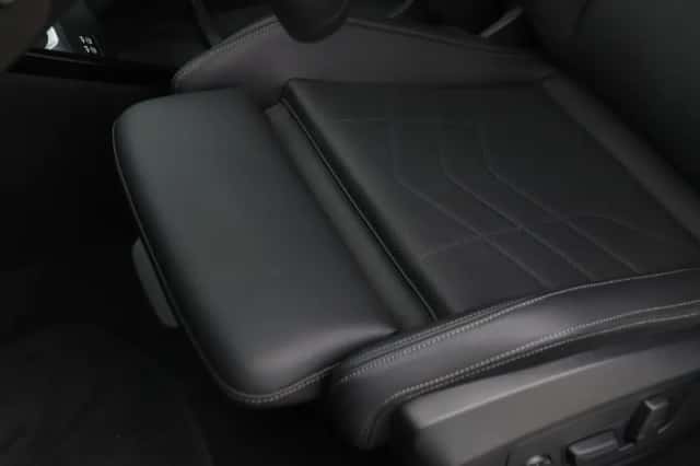 BMW iX1 (2024) thumbnail 15