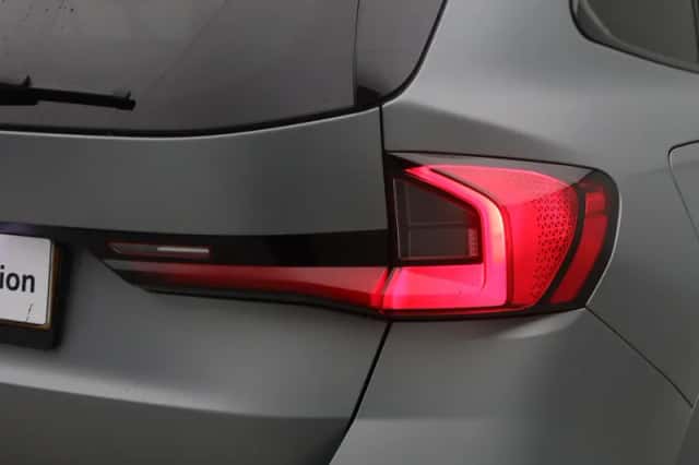 BMW iX1 (2024) thumbnail 23