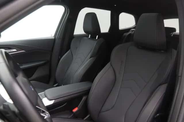 BMW iX1 (2024) thumbnail 4